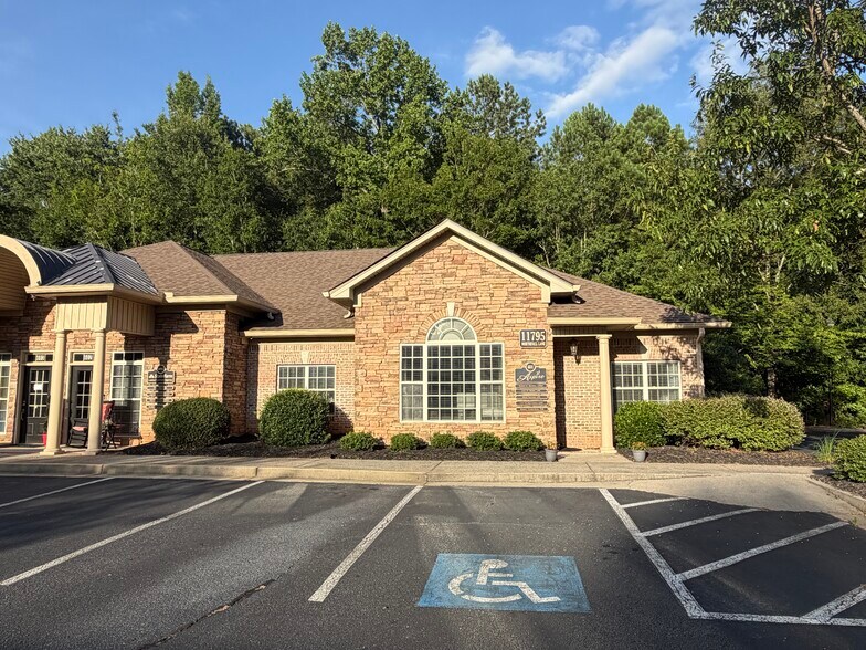 11795 Northfall Ln, Alpharetta, GA à vendre - Photo de l’immeuble – Image 2 sur 3