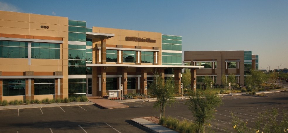 16165 N 83rd Ave, Peoria, AZ à louer - Photo de l’immeuble – Image 1 sur 9