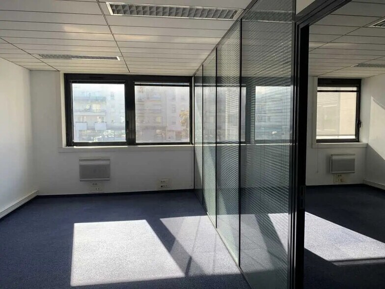 Bureau dans Lognes à louer - Photo de l’immeuble – Image 2 sur 9