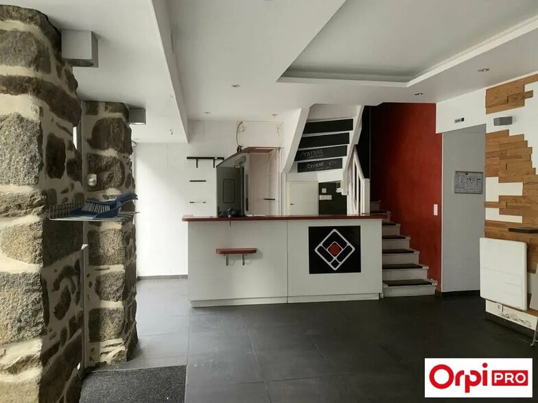 Local commercial dans Saint-Brieuc à louer - Hall d’entrée – Image 3 sur 16