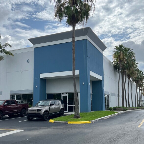 2601-2799 SW 34th Ave, Pembroke Park, FL à louer - Photo de l’immeuble – Image 2 sur 6