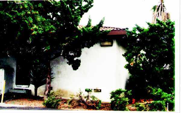 1975 Royal Ave, Simi Valley, CA à vendre - Photo principale – Image 1 sur 2