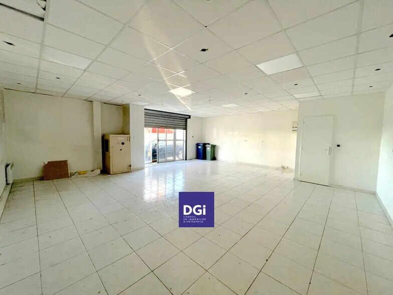 Local d’activités dans Nîmes à louer - Photo intérieure – Image 2 sur 3