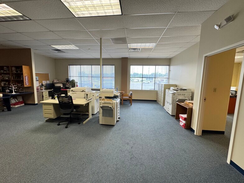 620 W Edison Rd, Mishawaka, IN à louer - Photo de l’immeuble – Image 3 sur 9