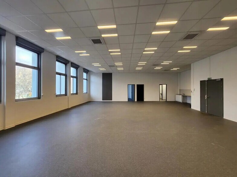 Bureau dans Sète à louer - Photo de l’immeuble – Image 3 sur 11