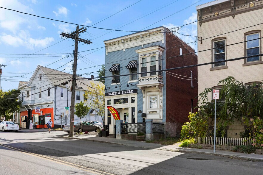 764 1/2 Eastern Ave, Schenectady, NY à vendre - Photo de l’immeuble – Image 3 sur 41