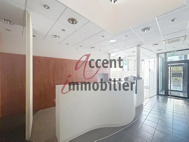 Local commercial dans Cavaillon à louer Hall d’entrée– Image 1 sur 9