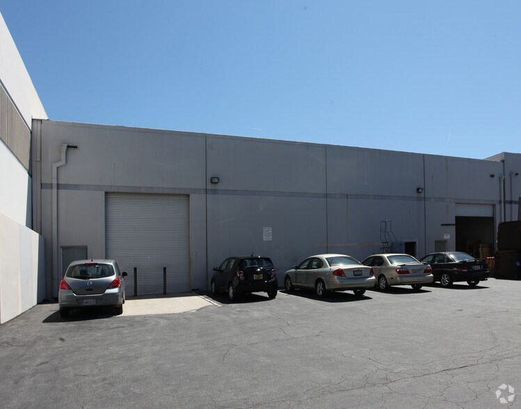 2241 Madera Rd, Simi Valley, CA à louer - Photo de l’immeuble – Image 3 sur 3