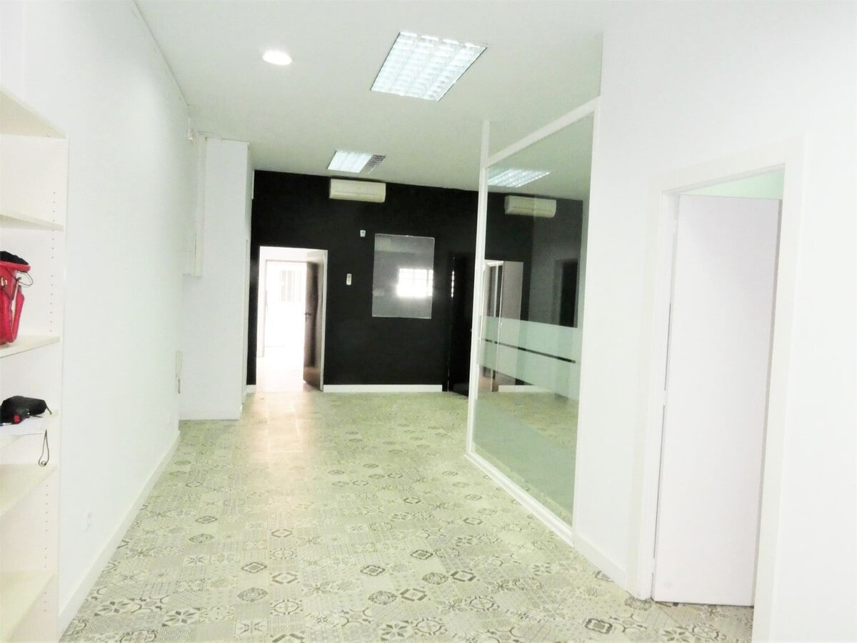 Madrid, MAD 28032 - - - Photo intérieure - Image 1 of 16