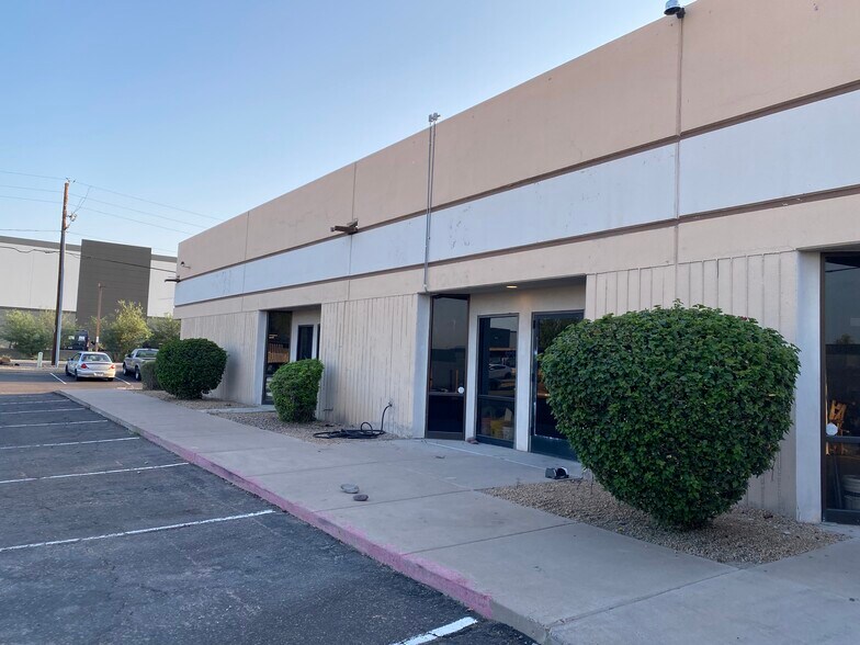 3202 S 40th St, Phoenix, AZ à vendre - Photo de l’immeuble – Image 3 sur 6