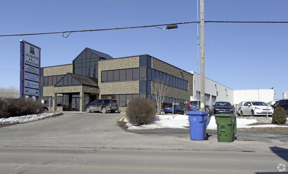 701 Rue Dubois, St-Eustache, QC à louer - Photo principale – Image 1 sur 1