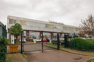 Plus de détails pour Oakcroft Rd, Chessington - Bureau à louer
