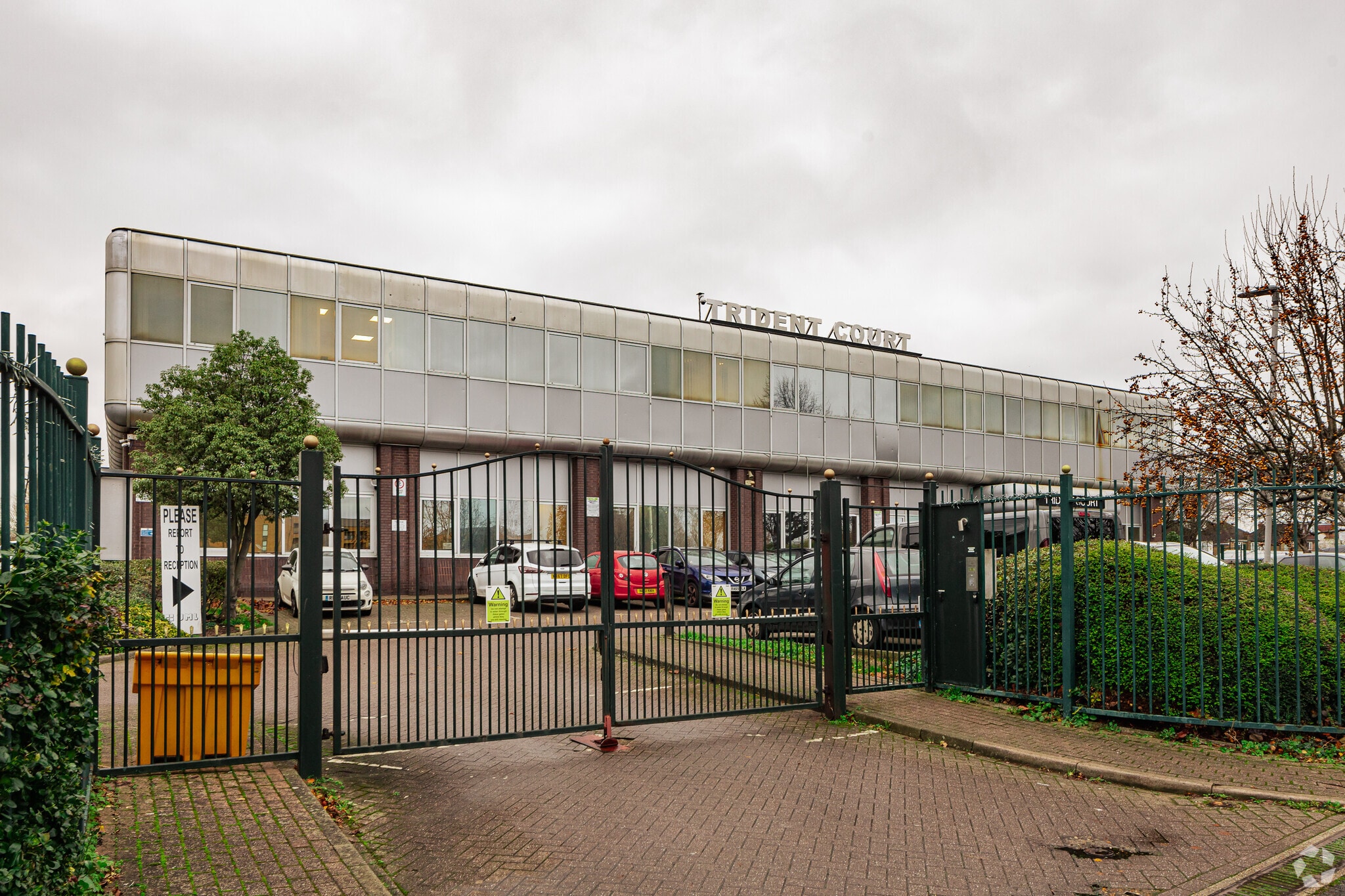 Oakcroft Rd, Chessington à louer Photo principale– Image 1 sur 5