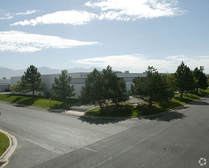 1995 S 4490 W, Salt Lake City, UT à louer - Photo de l’immeuble – Image 2 sur 2