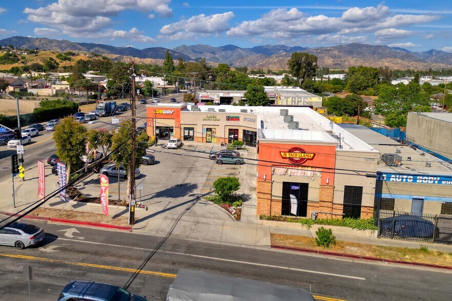 10118 San Fernando Rd, Pacoima, CA à vendre - Photo de l’immeuble – Image 2 sur 8