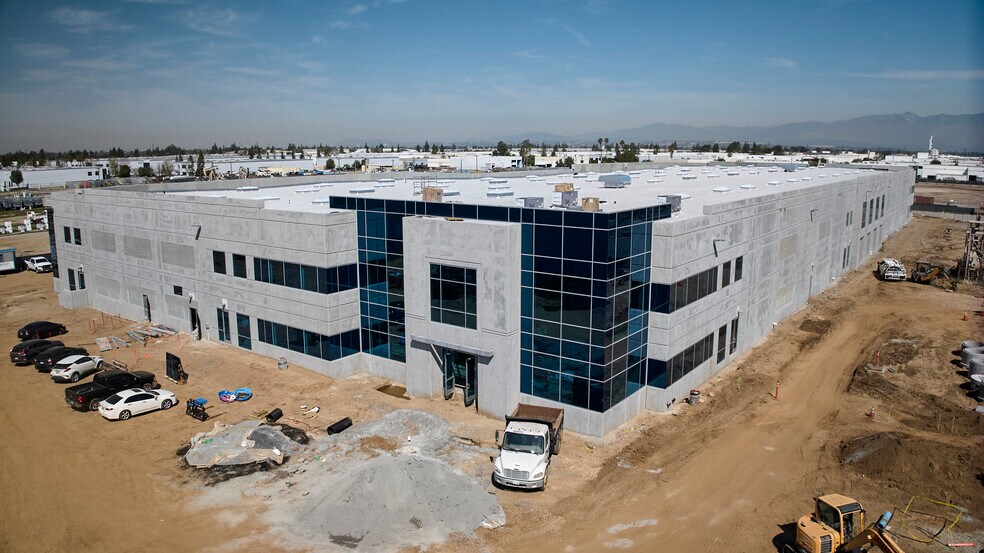 12551 Telegraph Rd, Santa Fe Springs, CA à louer - Photo de l’immeuble – Image 2 sur 19