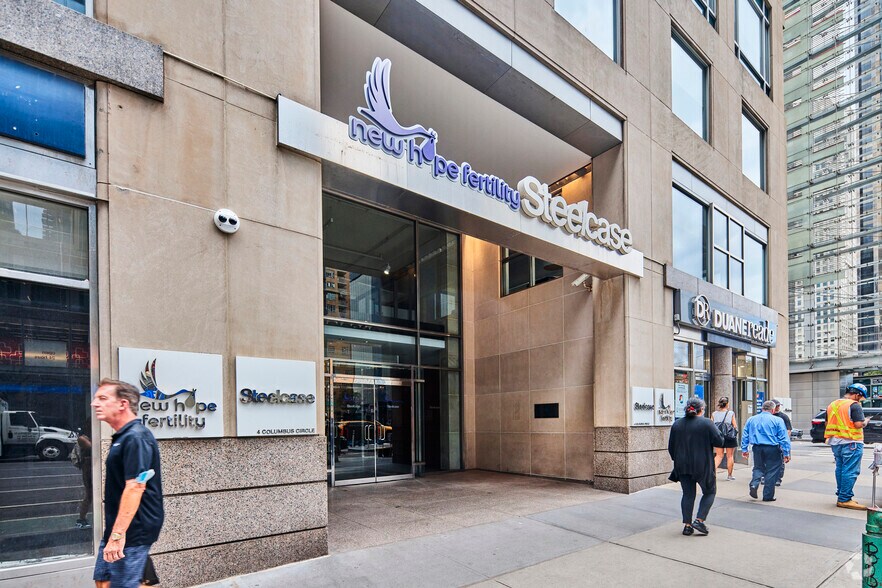 4 Columbus Cir, New York, NY à louer - Photo de l’immeuble – Image 3 sur 4
