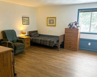 Plus de détails pour 105 Sandra Dr, Delmont, PA - Santé à vendre
