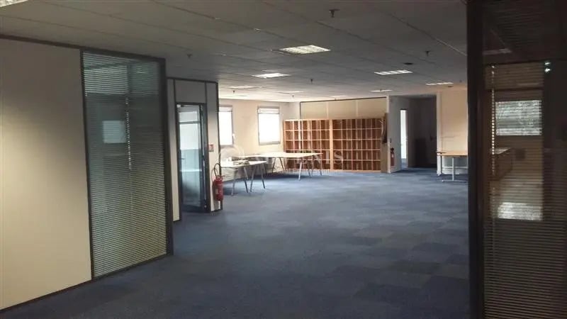 Bureau dans Croissy-Beaubourg à louer - Photo de l’immeuble – Image 2 sur 8