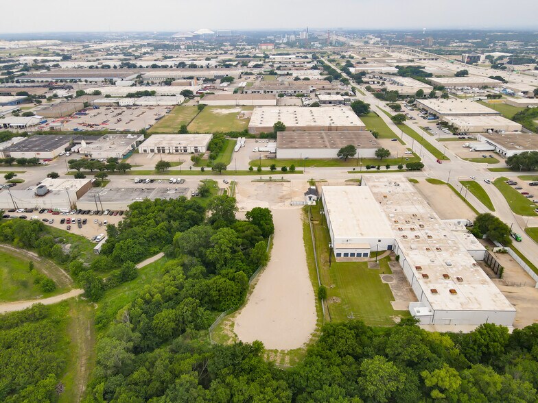 820 N Great Southwest Pky, Arlington, TX à vendre - Photo de l’immeuble – Image 2 sur 7