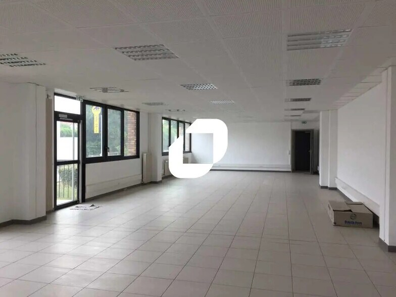 Bureau dans Orgeval à louer - Photo de l’immeuble – Image 2 sur 6