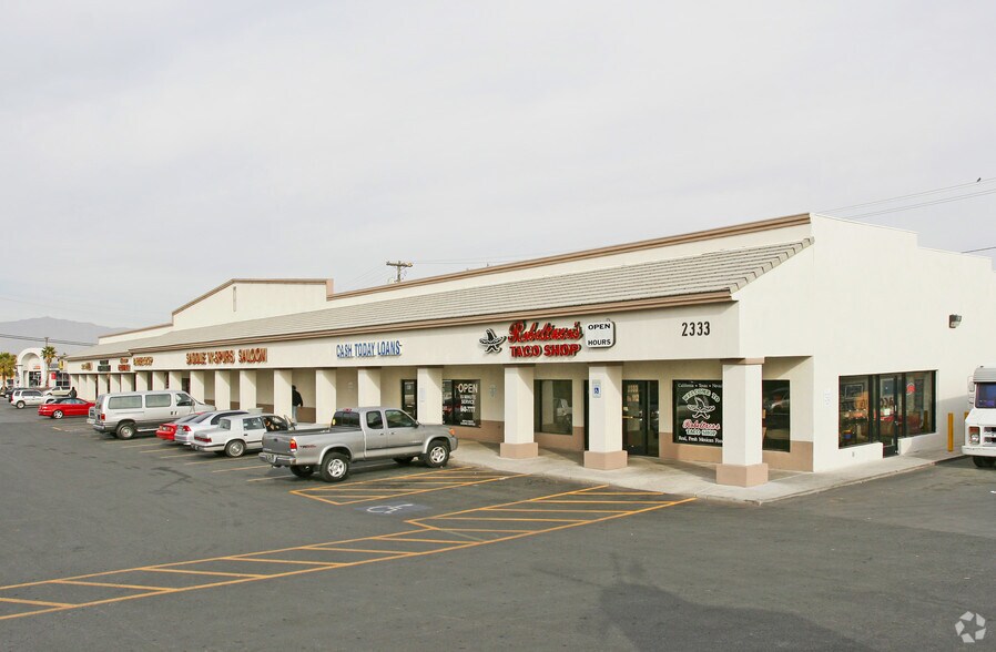 2333-2339 N Jones Blvd, Las Vegas, NV à louer - Photo de l’immeuble – Image 2 sur 6