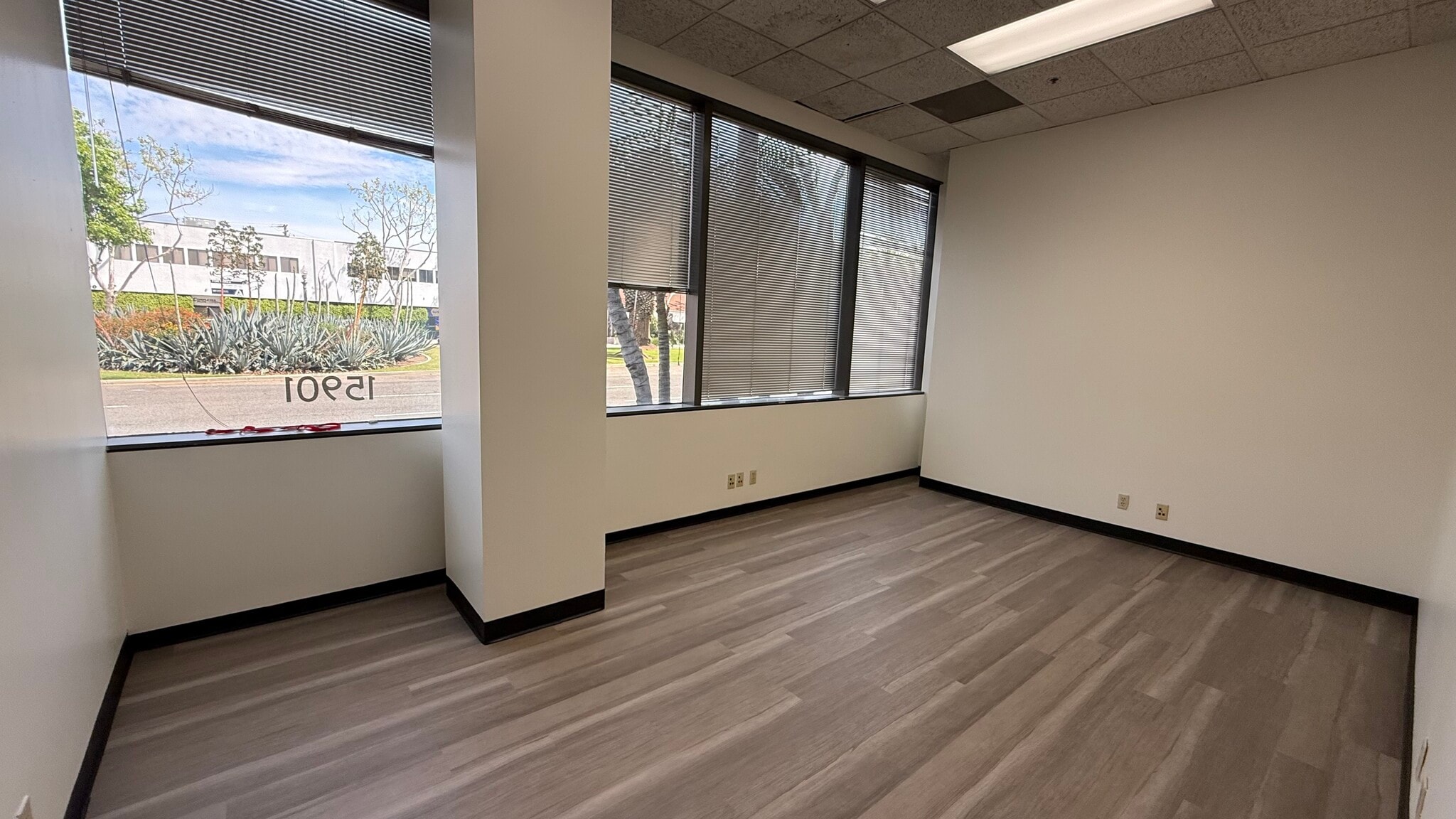 15901 Hawthorne Blvd, Lawndale, CA à louer Photo intérieure– Image 1 sur 2