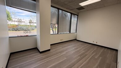 15901 Hawthorne Blvd, Lawndale, CA à louer Photo intérieure– Image 1 sur 2