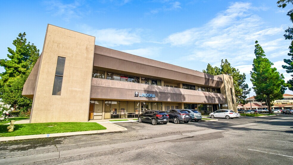 18327 Gridley Rd rd, Cerritos, CA à vendre - Photo de l’immeuble – Image 3 sur 65
