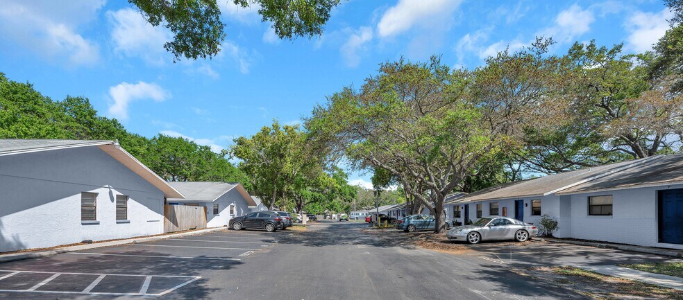 950 Beltrees St, Dunedin, FL à vendre - Photo de l’immeuble – Image 3 sur 26
