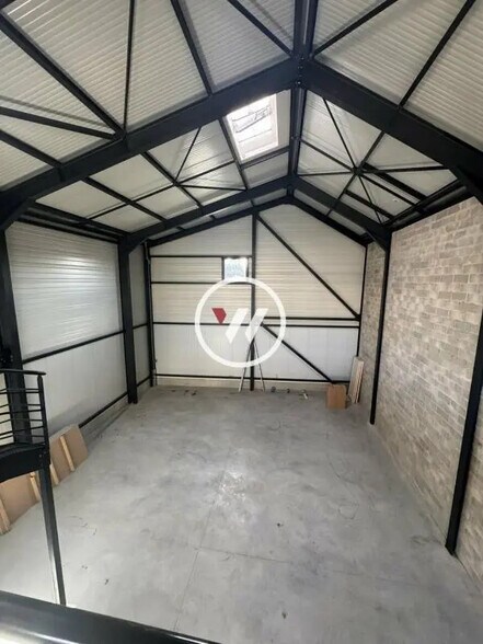 Local d’activités dans Groslay à louer - Photo de l’immeuble – Image 3 sur 5