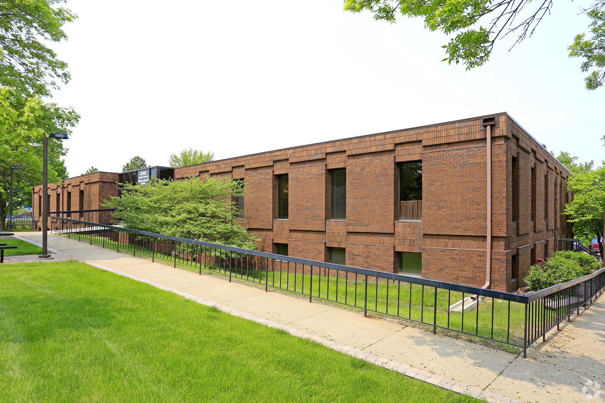 12800 Industrial Park Blvd, Plymouth, MN à louer Photo principale– Image 1 sur 14