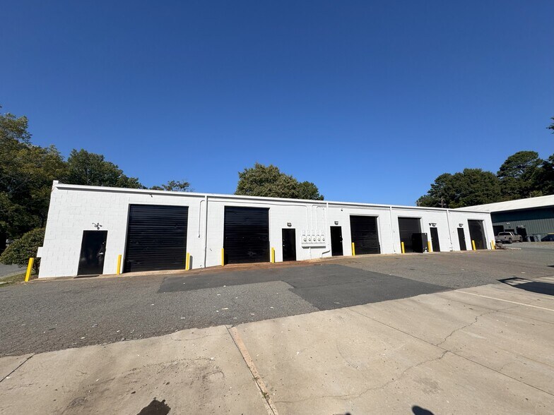 6016 Mcdaniel Ln, Charlotte, NC à louer - Photo de l’immeuble – Image 2 sur 6