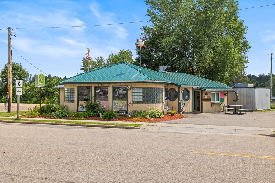 601 Main St, Junction City, WI à vendre - Photo de l’immeuble – Image 3 sur 28