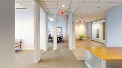 501 Brickell Key Dr, Miami, FL à louer Photo intérieure– Image 2 sur 9