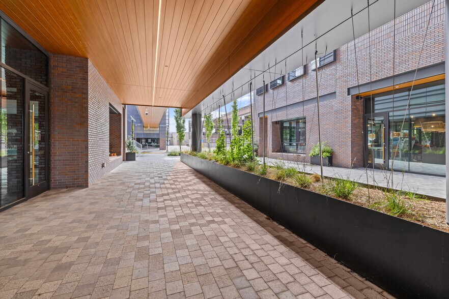 215 NW A St, Bentonville, AR à louer - Photo de l’immeuble – Image 2 sur 32