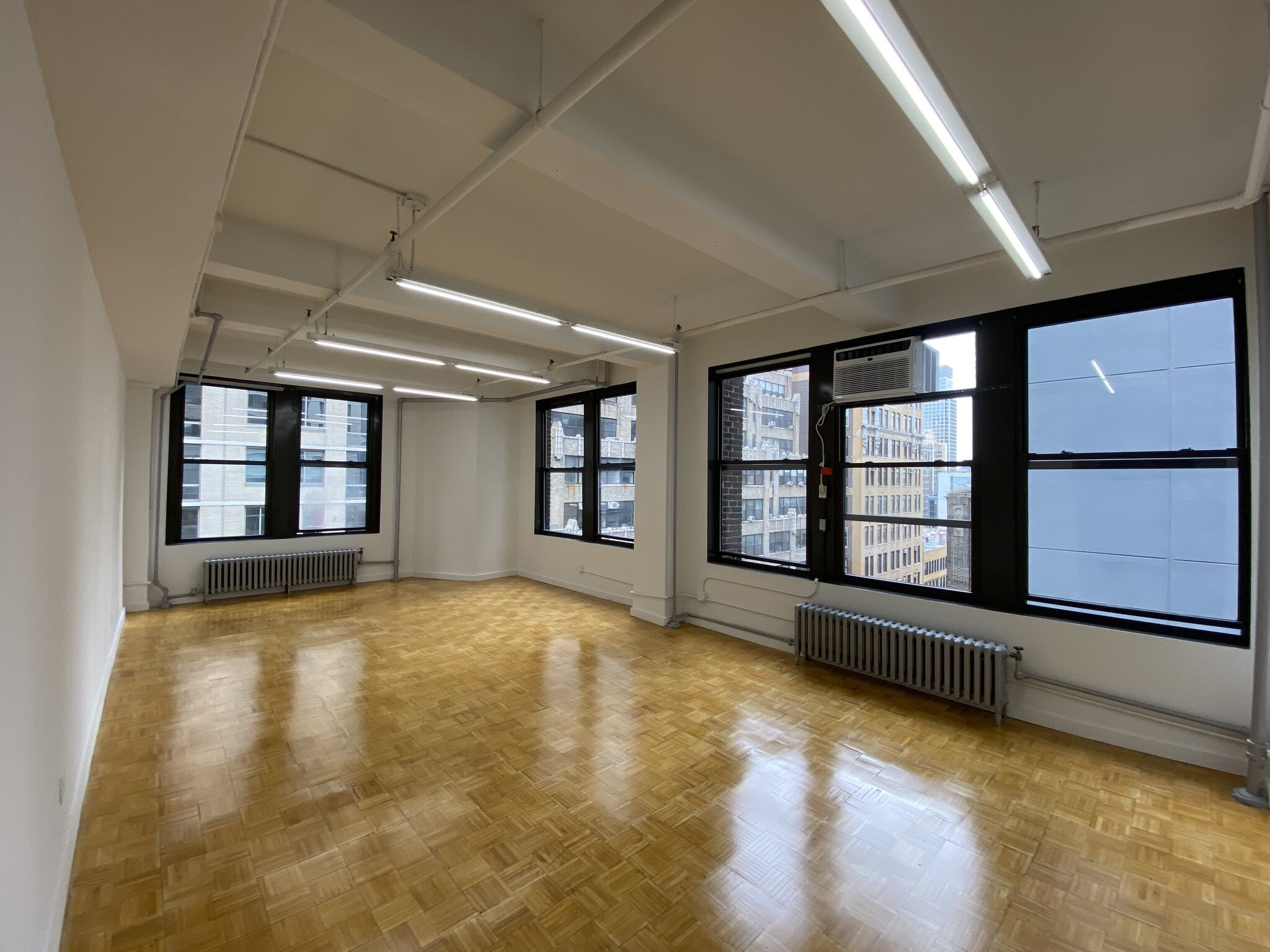 325 W 38th St, New York, NY à louer Photo intérieure– Image 1 sur 4