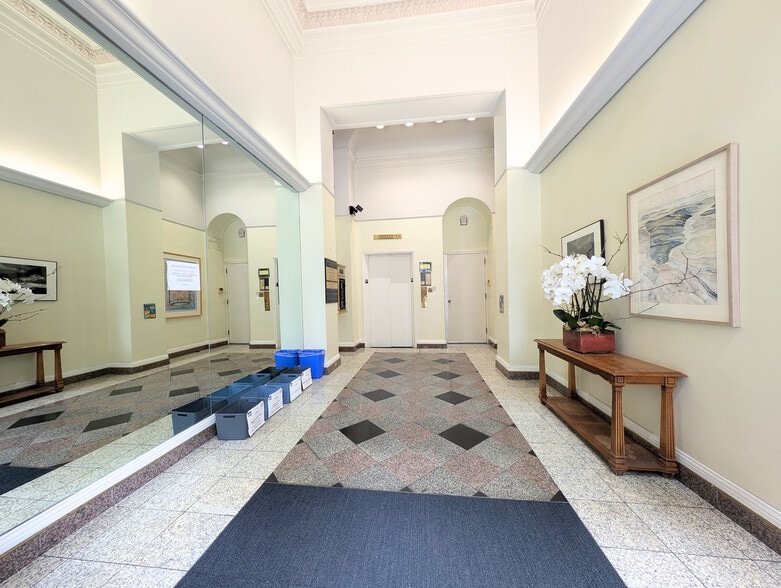 348-354 Pine St, San Francisco, CA à louer - Photo de l’immeuble – Image 2 sur 14