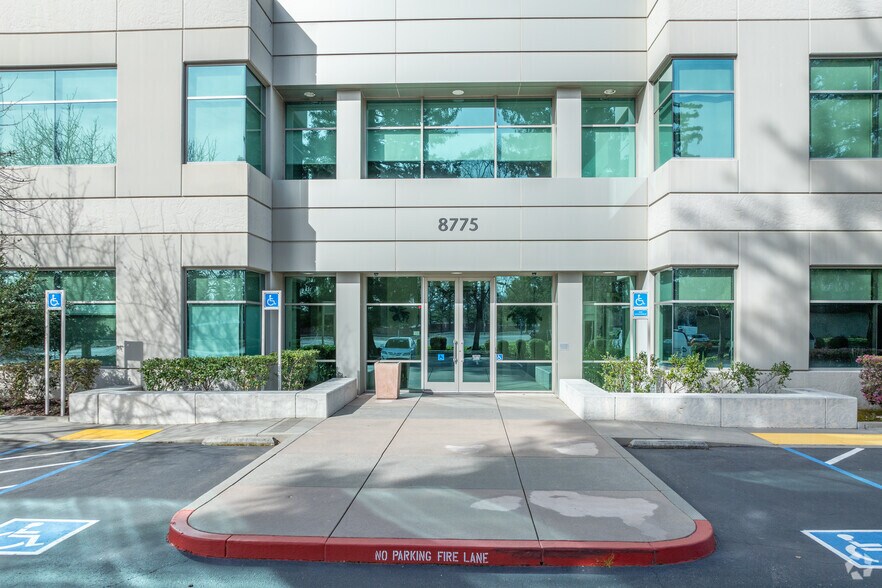 8775 Folsom Blvd, Sacramento, CA à louer - Photo de l’immeuble – Image 2 sur 7