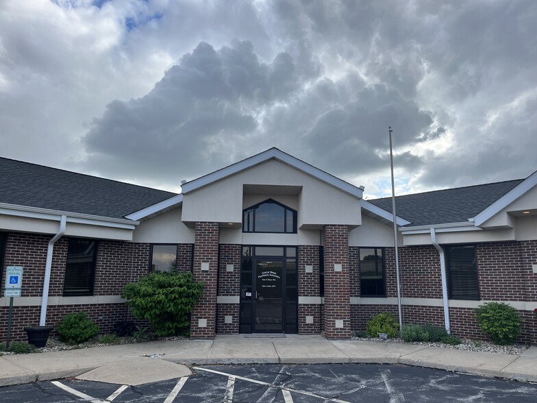 405 Kays Dr, Normal, IL à vendre - Photo de l’immeuble – Image 2 sur 2