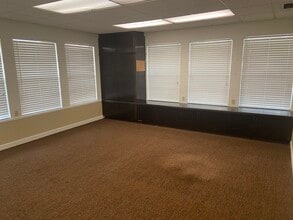 1405 NW 13th St, Gainesville, FL à louer Photo intérieure– Image 2 sur 8