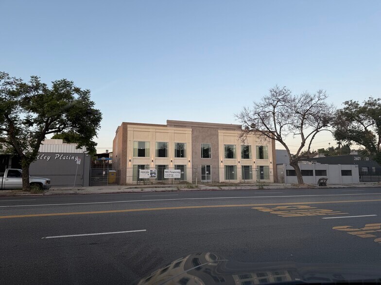 2623 N San Fernando Rd, Los Angeles, CA à vendre - Photo de l’immeuble – Image 1 sur 3
