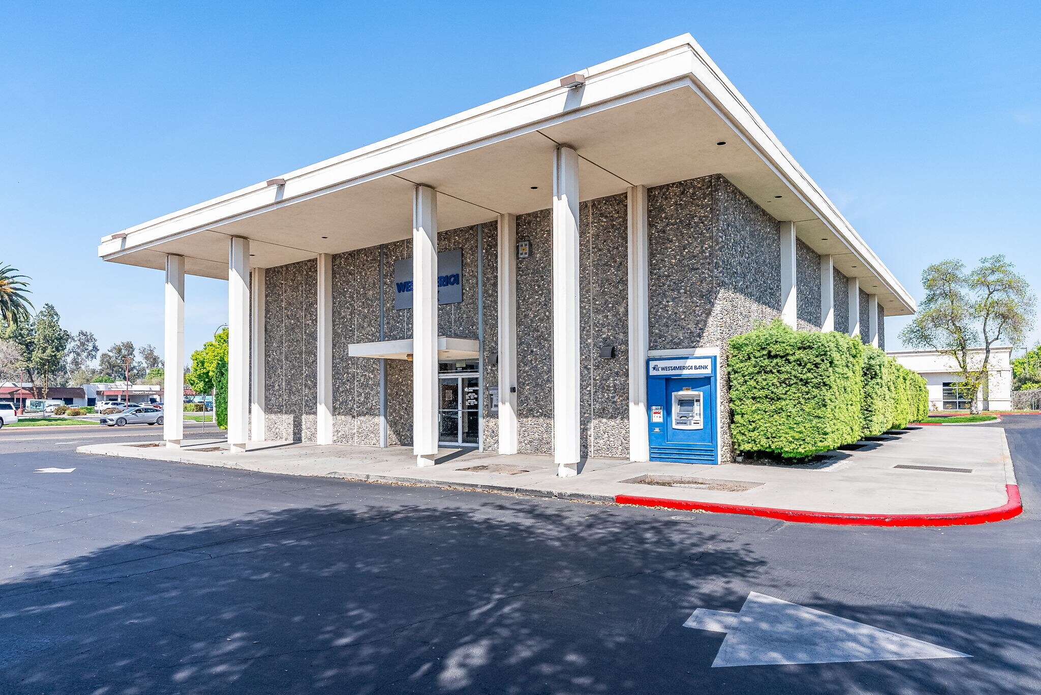 890 W Lacey Blvd, Hanford, CA à vendre Photo principale– Image 1 sur 42