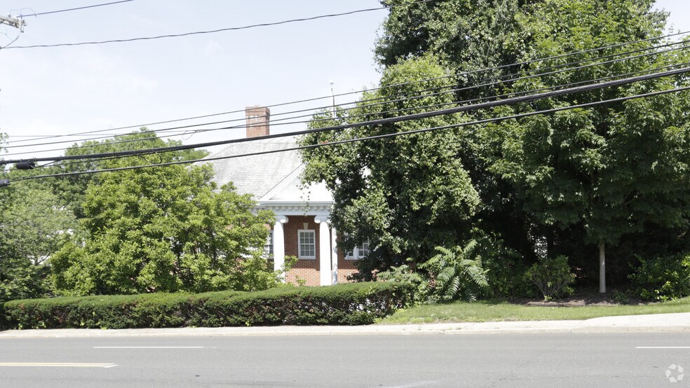 485 W Putnam Ave, Greenwich, CT à louer - Photo de l’immeuble – Image 2 sur 4