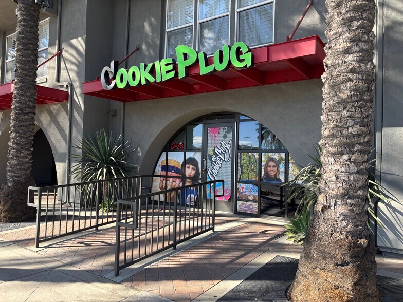 1801 E Katella Ave, Anaheim, CA à louer - Photo de l’immeuble – Image 2 sur 3