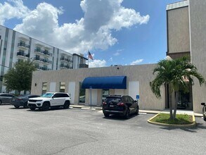 142 SW Avenue C, Winter Haven, FL à louer Photo de l’immeuble– Image 1 sur 14