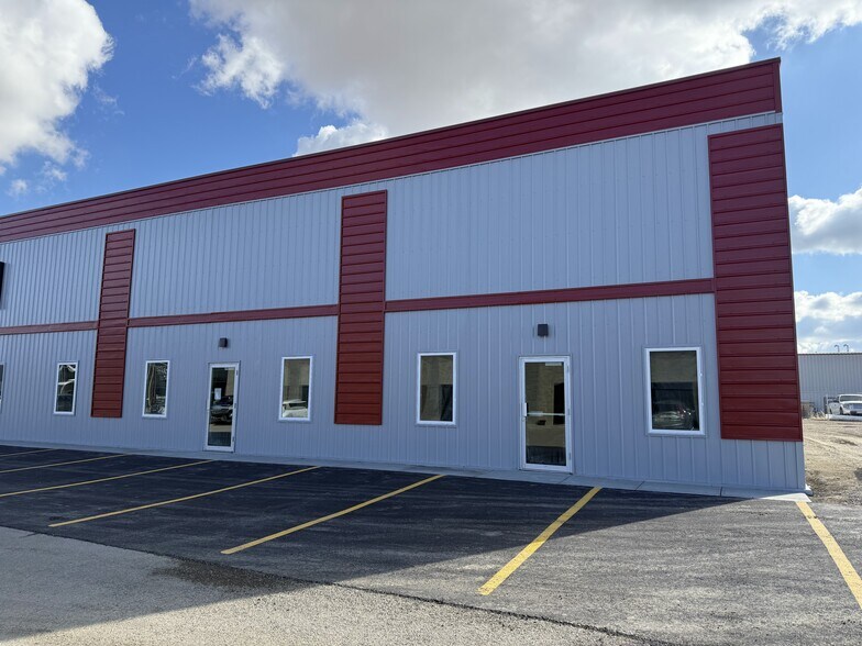 526 39 St N, Lethbridge, AB à louer - Photo de l’immeuble – Image 1 sur 8