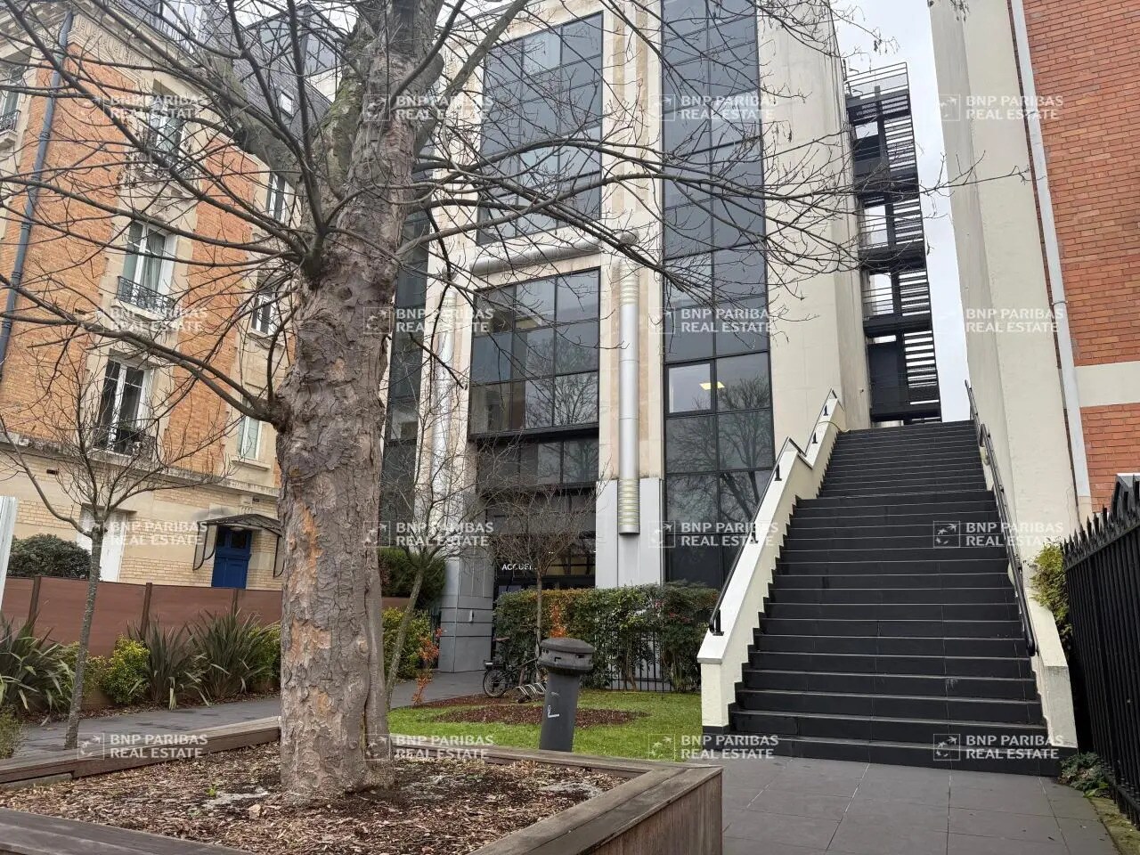 Bureau dans Vincennes à louer Photo principale– Image 1 sur 6