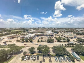 9999 Bellaire Blvd, Houston, TX à louer Photo intérieure– Image 2 sur 18