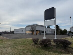 108 E Route 130 S, Burlington, NJ à louer Photo de l’immeuble– Image 2 sur 4